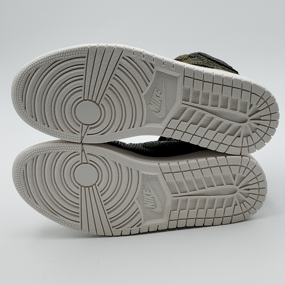 Womens Nike AIR JORDAN 1 RETRO HI PREMIUM Shoes - Picture 3 of 7
